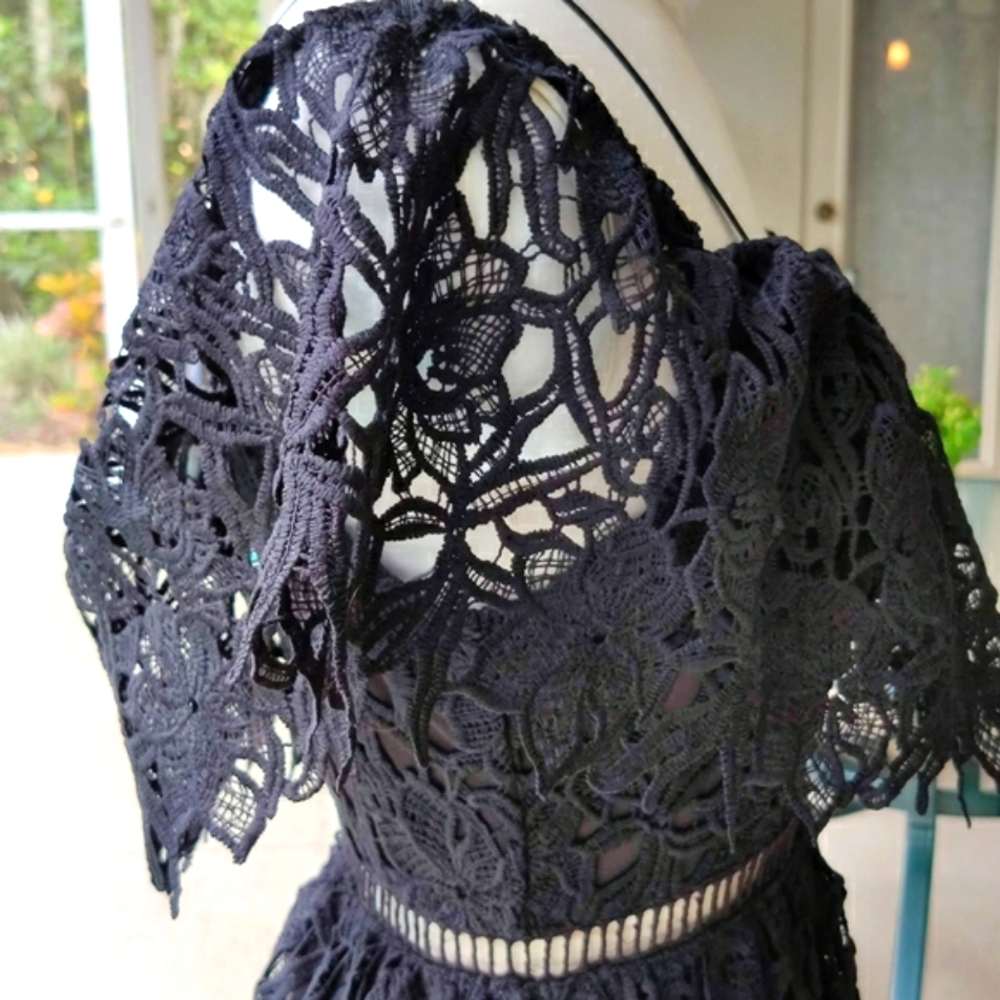 Off The Shoulder crochet midi dress - Picture 9 of 14